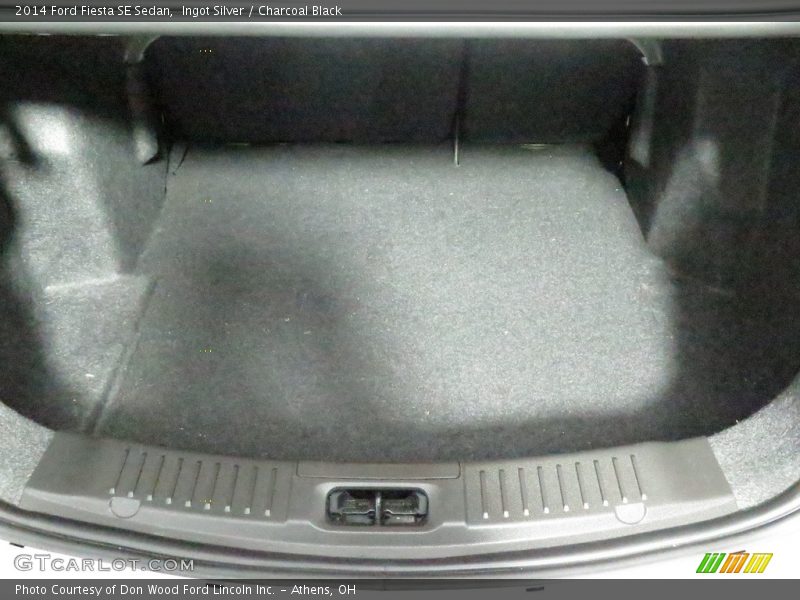 Ingot Silver / Charcoal Black 2014 Ford Fiesta SE Sedan