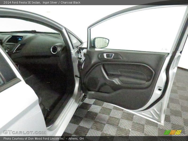 Ingot Silver / Charcoal Black 2014 Ford Fiesta SE Sedan