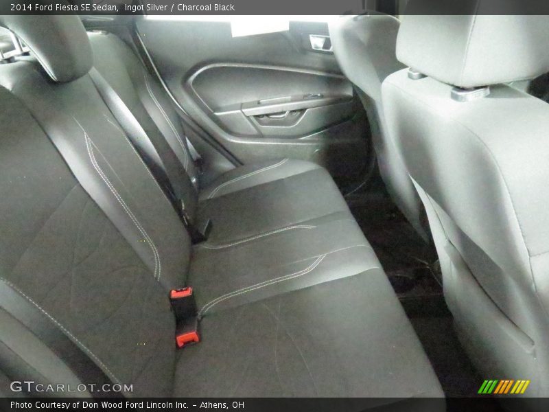Ingot Silver / Charcoal Black 2014 Ford Fiesta SE Sedan