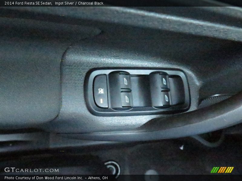 Ingot Silver / Charcoal Black 2014 Ford Fiesta SE Sedan