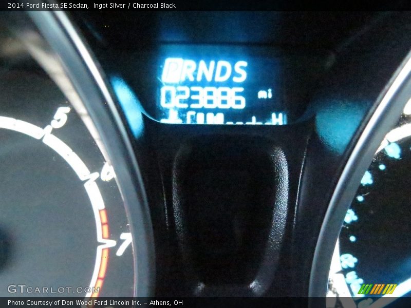 Ingot Silver / Charcoal Black 2014 Ford Fiesta SE Sedan