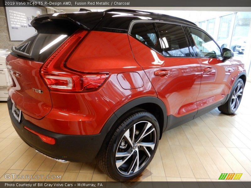 Fusion Red Metallic / Charcoal 2019 Volvo XC40 T5 R-Design AWD