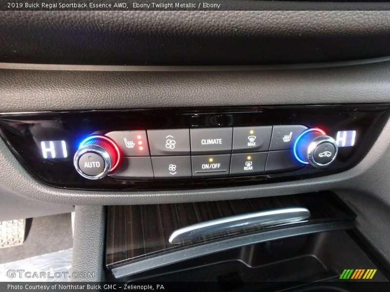 Controls of 2019 Regal Sportback Essence AWD