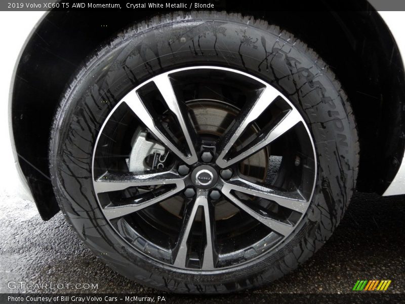 Crystal White Metallic / Blonde 2019 Volvo XC60 T5 AWD Momentum
