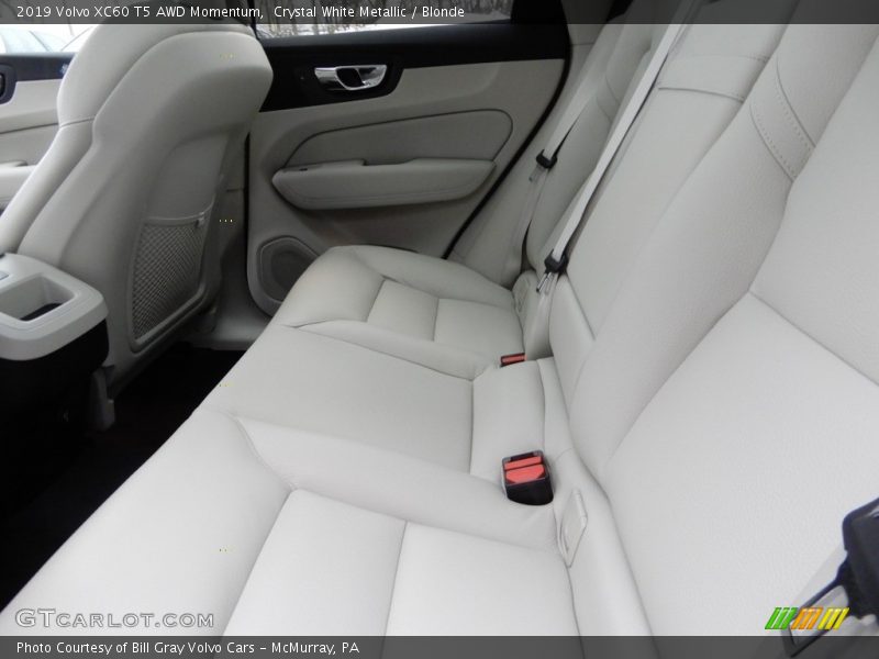 Crystal White Metallic / Blonde 2019 Volvo XC60 T5 AWD Momentum