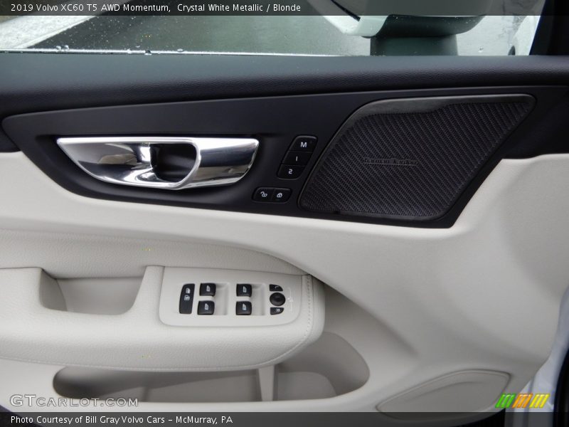 Crystal White Metallic / Blonde 2019 Volvo XC60 T5 AWD Momentum