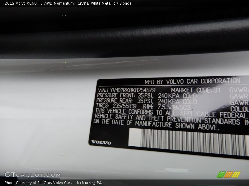 Crystal White Metallic / Blonde 2019 Volvo XC60 T5 AWD Momentum