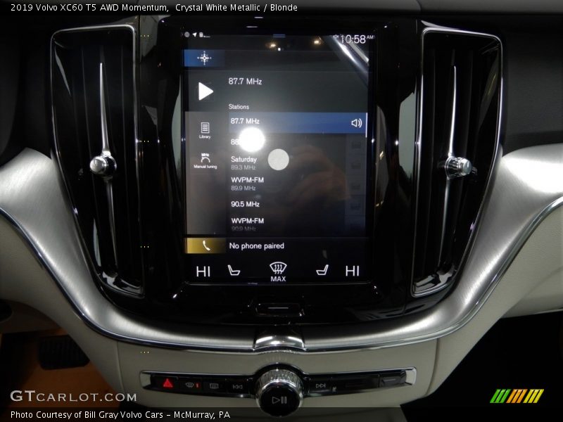 Crystal White Metallic / Blonde 2019 Volvo XC60 T5 AWD Momentum