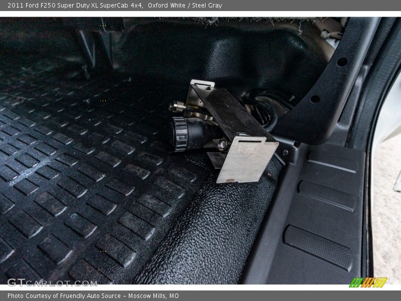 Oxford White / Steel Gray 2011 Ford F250 Super Duty XL SuperCab 4x4