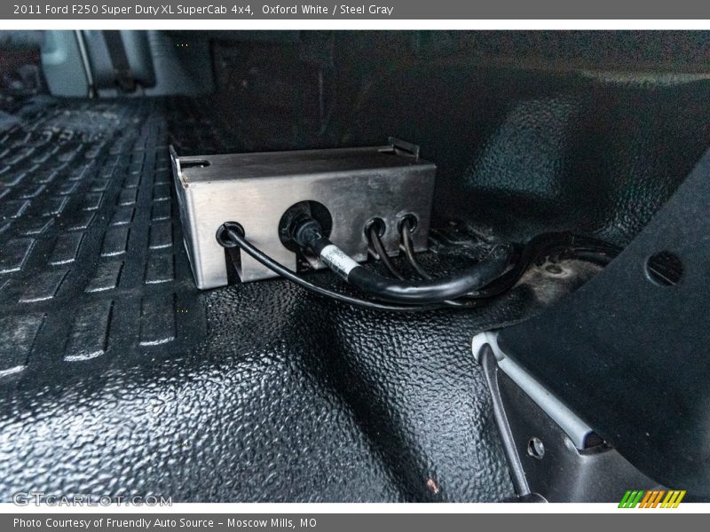 Oxford White / Steel Gray 2011 Ford F250 Super Duty XL SuperCab 4x4