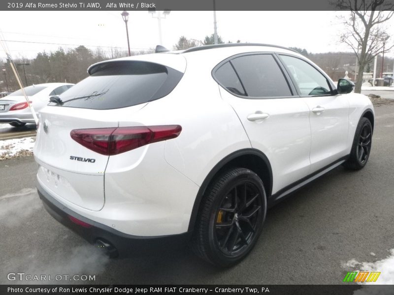 Alfa White / Black 2019 Alfa Romeo Stelvio Ti AWD