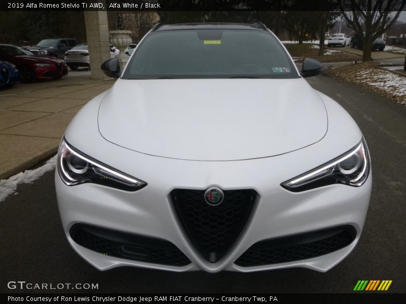 Alfa White / Black 2019 Alfa Romeo Stelvio Ti AWD