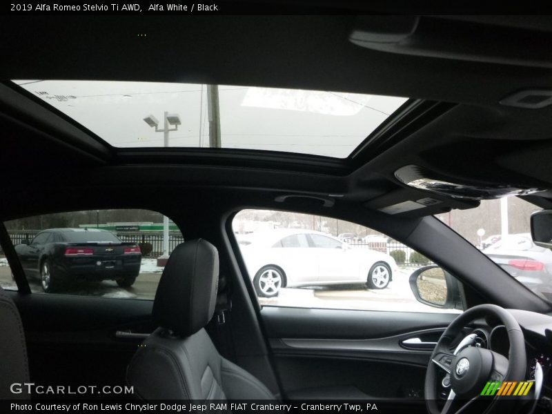 Alfa White / Black 2019 Alfa Romeo Stelvio Ti AWD