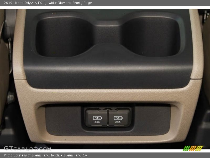 White Diamond Pearl / Beige 2019 Honda Odyssey EX-L