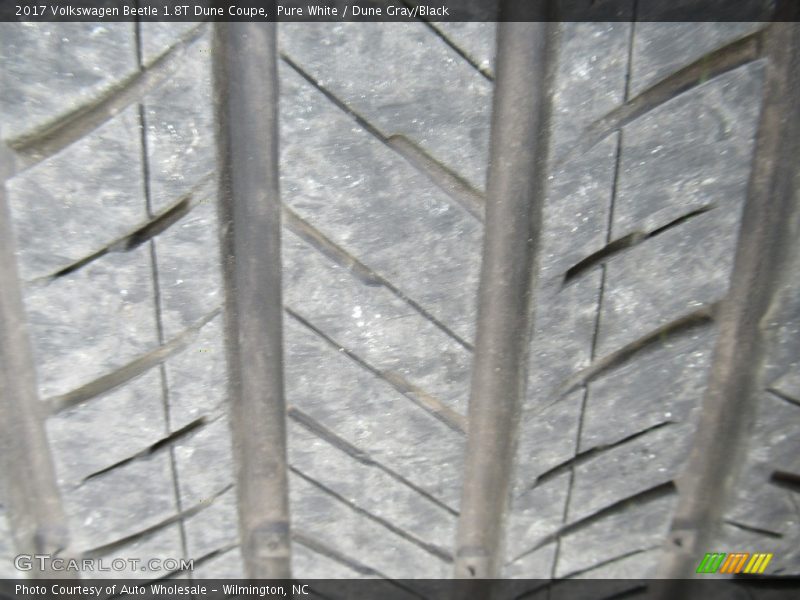 Pure White / Dune Gray/Black 2017 Volkswagen Beetle 1.8T Dune Coupe