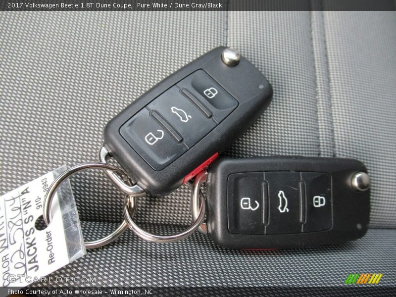 Pure White / Dune Gray/Black 2017 Volkswagen Beetle 1.8T Dune Coupe