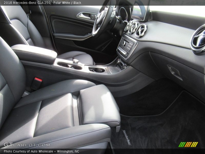 Polar White / Black 2018 Mercedes-Benz GLA 250