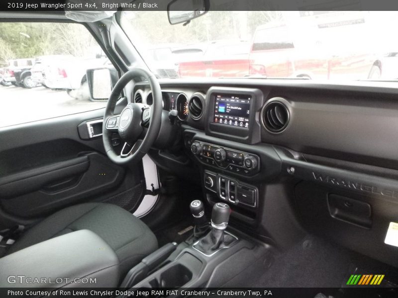 Bright White / Black 2019 Jeep Wrangler Sport 4x4