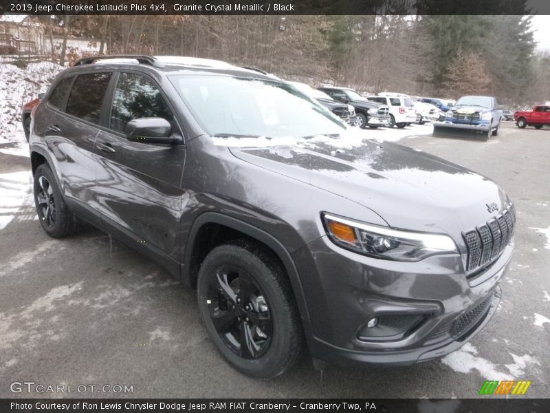 Front 3/4 View of 2019 Cherokee Latitude Plus 4x4