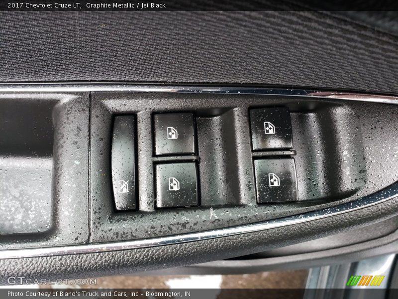 Graphite Metallic / Jet Black 2017 Chevrolet Cruze LT