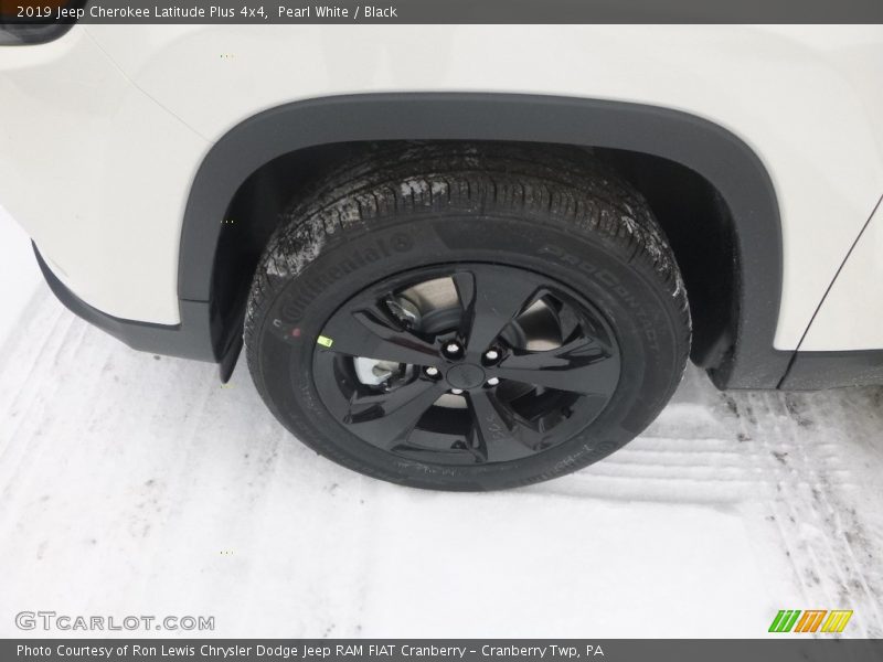 Pearl White / Black 2019 Jeep Cherokee Latitude Plus 4x4