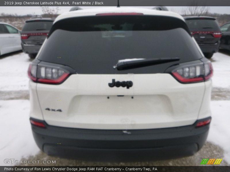 Pearl White / Black 2019 Jeep Cherokee Latitude Plus 4x4