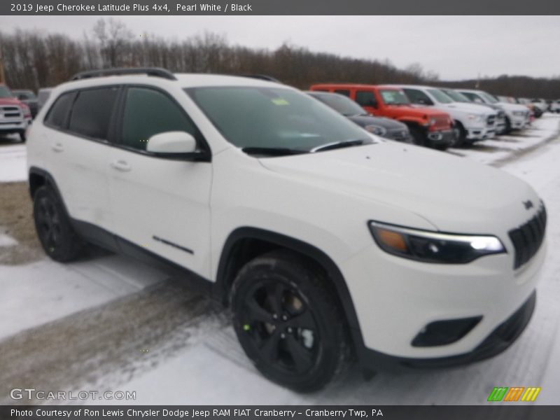Pearl White / Black 2019 Jeep Cherokee Latitude Plus 4x4