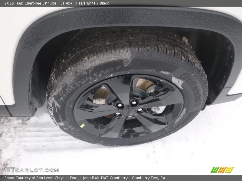 Pearl White / Black 2019 Jeep Cherokee Latitude Plus 4x4