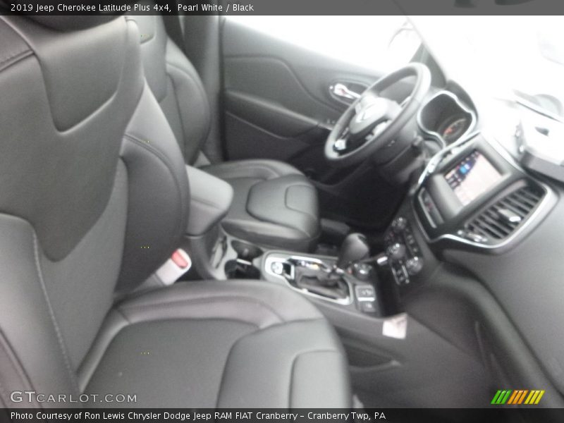 Pearl White / Black 2019 Jeep Cherokee Latitude Plus 4x4