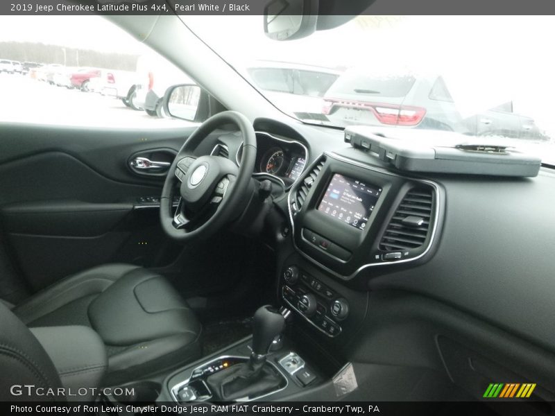 Pearl White / Black 2019 Jeep Cherokee Latitude Plus 4x4