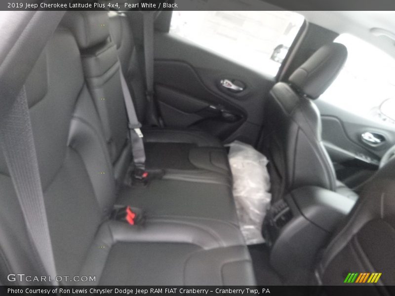 Pearl White / Black 2019 Jeep Cherokee Latitude Plus 4x4
