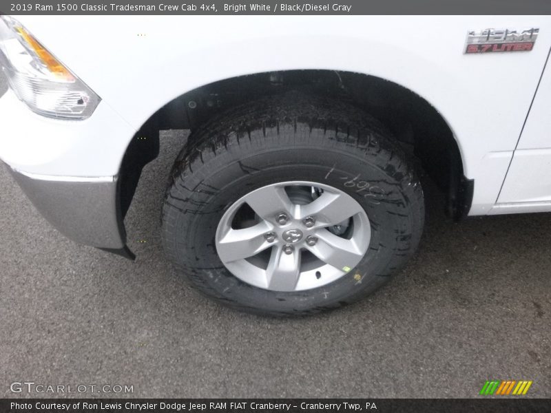 Bright White / Black/Diesel Gray 2019 Ram 1500 Classic Tradesman Crew Cab 4x4