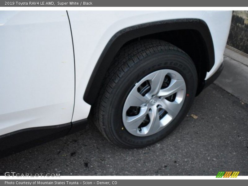 Super White / Black 2019 Toyota RAV4 LE AWD