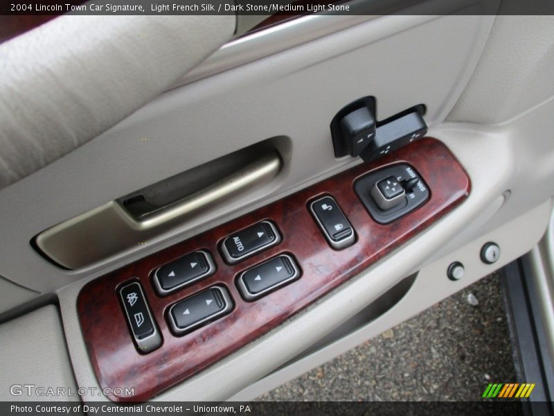 Light French Silk / Dark Stone/Medium Light Stone 2004 Lincoln Town Car Signature