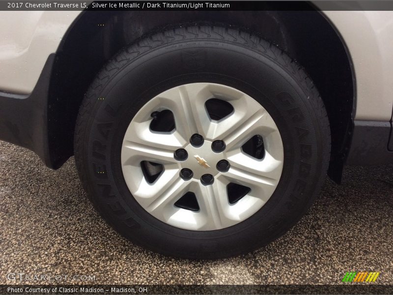 Silver Ice Metallic / Dark Titanium/Light Titanium 2017 Chevrolet Traverse LS