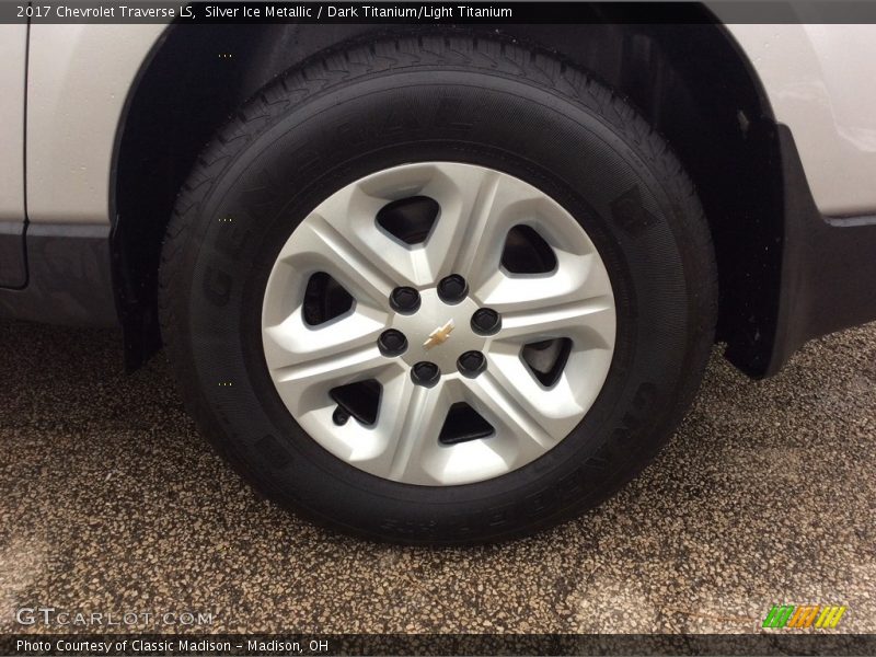 Silver Ice Metallic / Dark Titanium/Light Titanium 2017 Chevrolet Traverse LS