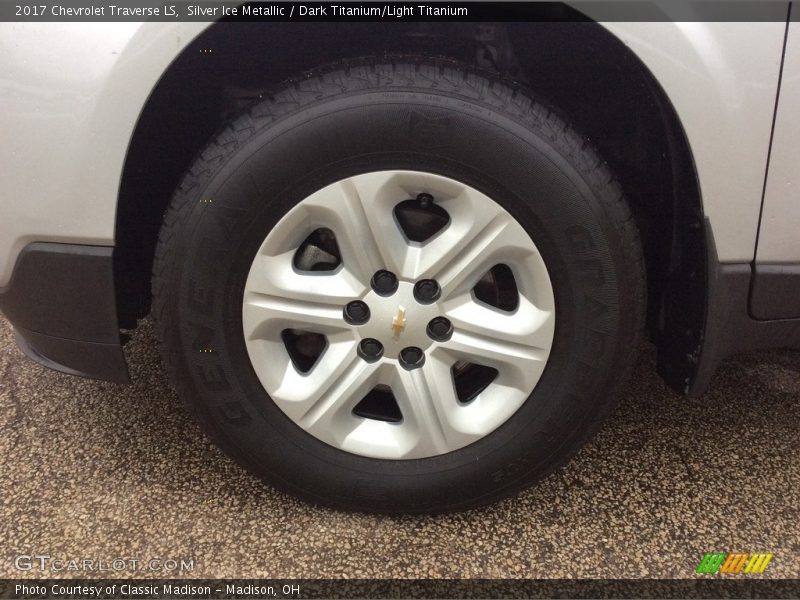 Silver Ice Metallic / Dark Titanium/Light Titanium 2017 Chevrolet Traverse LS