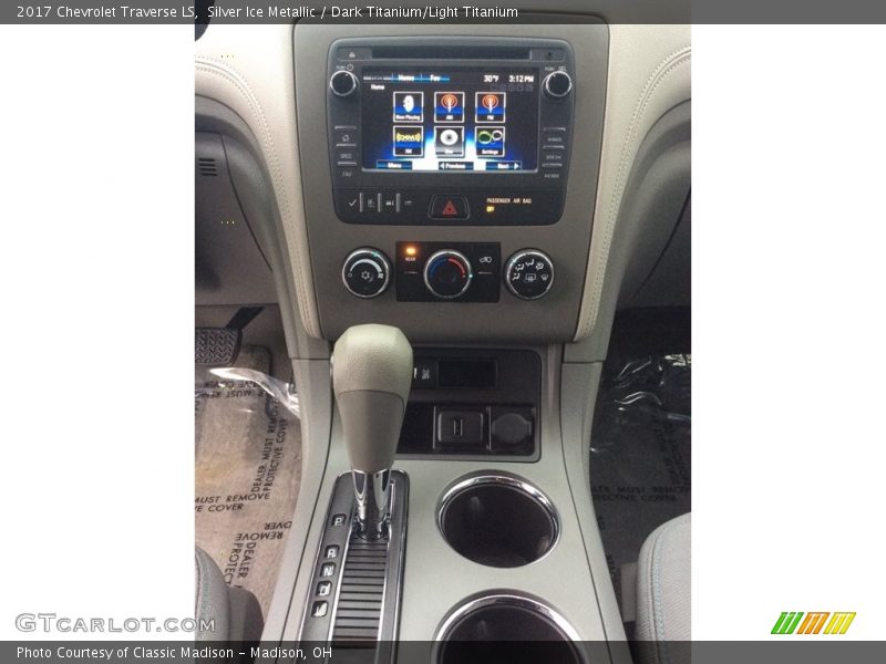 Silver Ice Metallic / Dark Titanium/Light Titanium 2017 Chevrolet Traverse LS
