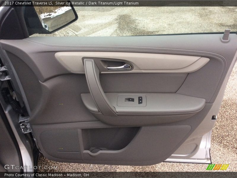 Silver Ice Metallic / Dark Titanium/Light Titanium 2017 Chevrolet Traverse LS