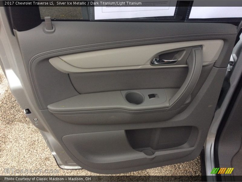 Silver Ice Metallic / Dark Titanium/Light Titanium 2017 Chevrolet Traverse LS