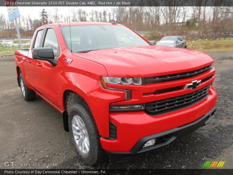 Front 3/4 View of 2019 Silverado 1500 RST Double Cab 4WD