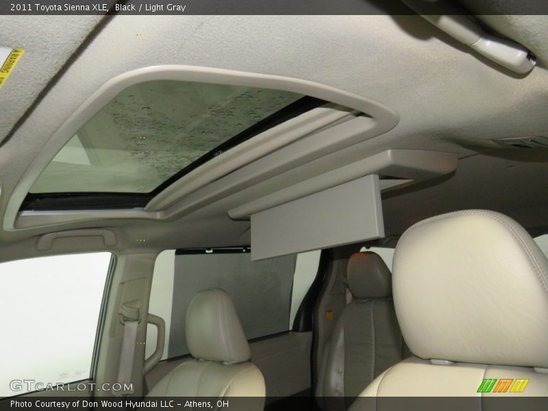 Black / Light Gray 2011 Toyota Sienna XLE