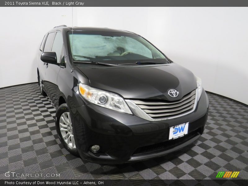 Black / Light Gray 2011 Toyota Sienna XLE