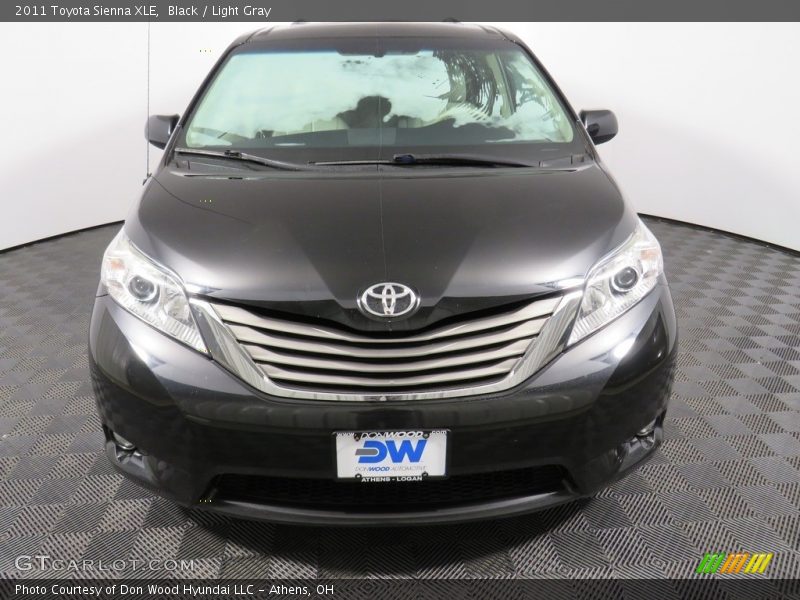 Black / Light Gray 2011 Toyota Sienna XLE