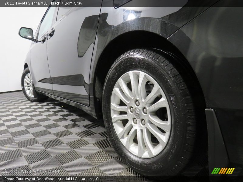 Black / Light Gray 2011 Toyota Sienna XLE