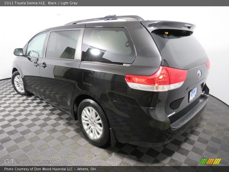 Black / Light Gray 2011 Toyota Sienna XLE