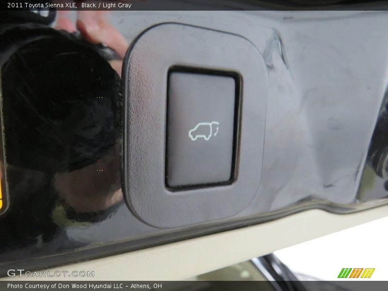Black / Light Gray 2011 Toyota Sienna XLE