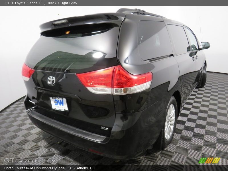 Black / Light Gray 2011 Toyota Sienna XLE