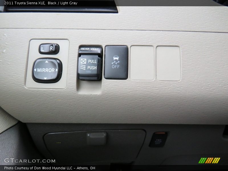 Black / Light Gray 2011 Toyota Sienna XLE
