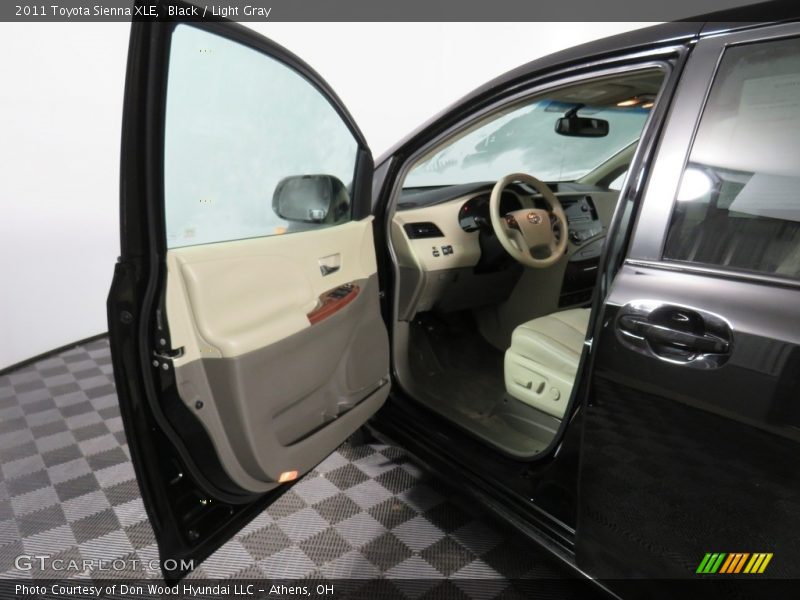Black / Light Gray 2011 Toyota Sienna XLE